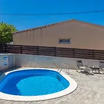 House Pavovci * Milohnici