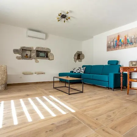 House Pavovci * Milohnici