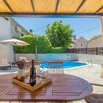 House Pavovci * Milohnići